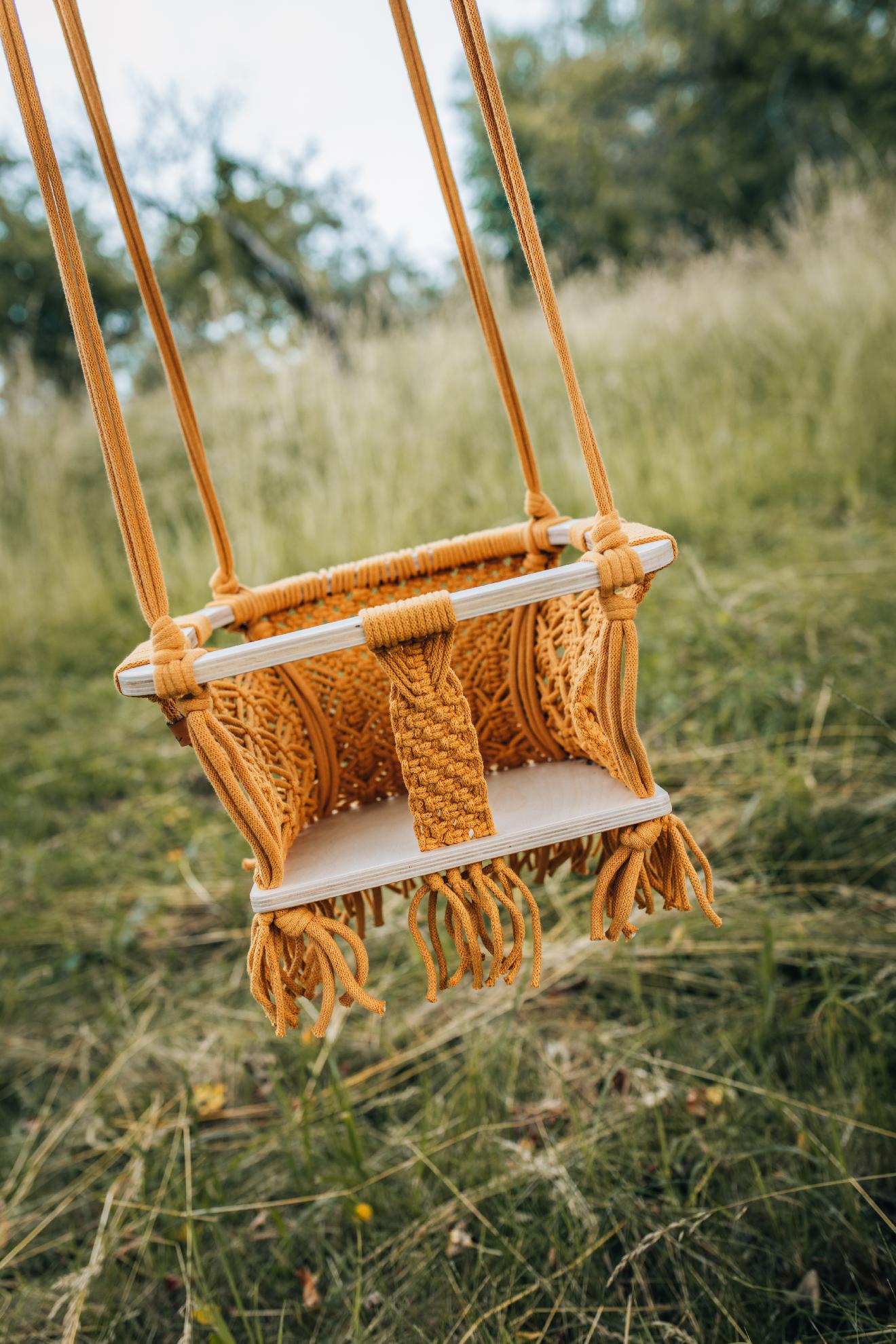Macramé houpačka, odstín mustard Macramé houpačka